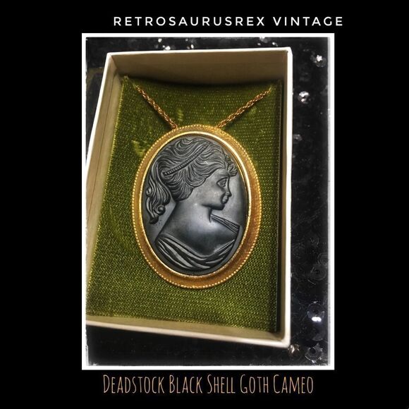 𝅺vintage 1960’s Black Shell Gothic Cameo Brooch - Picture 1 of 5